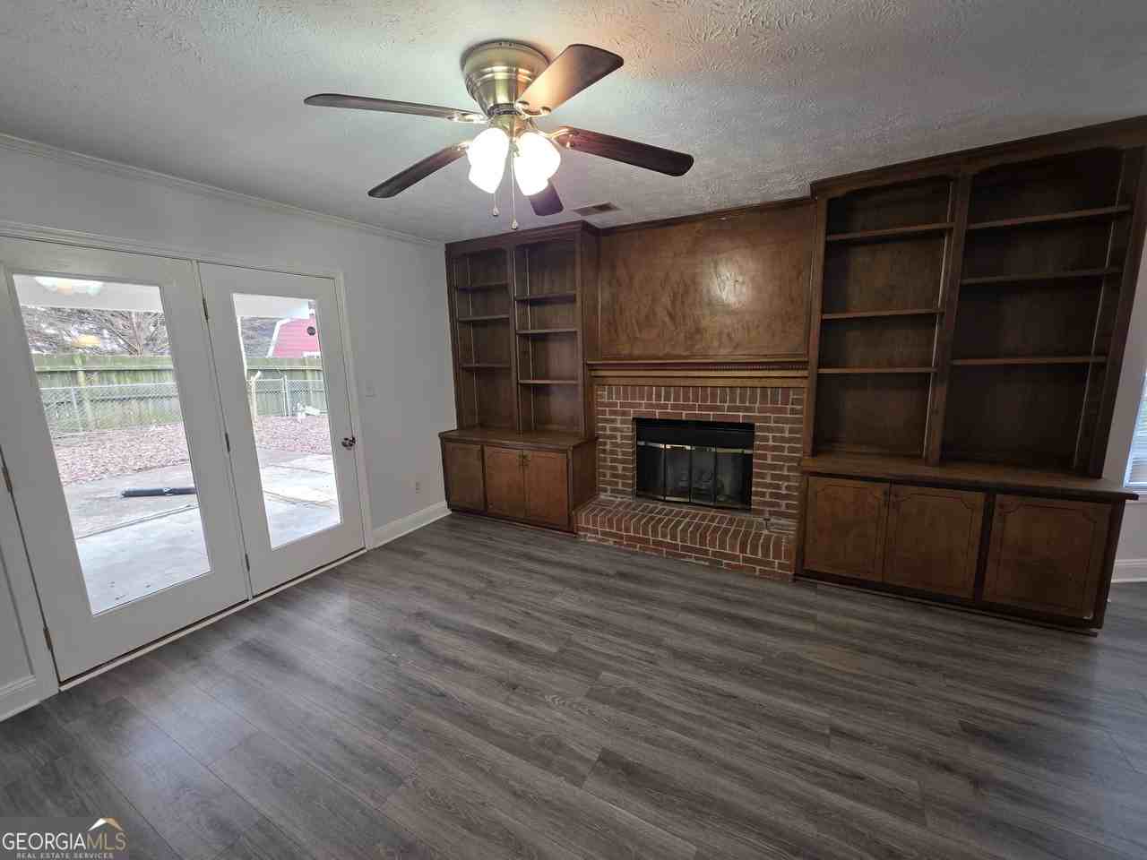 405 Williamsburg Way - Photo 6 of 14