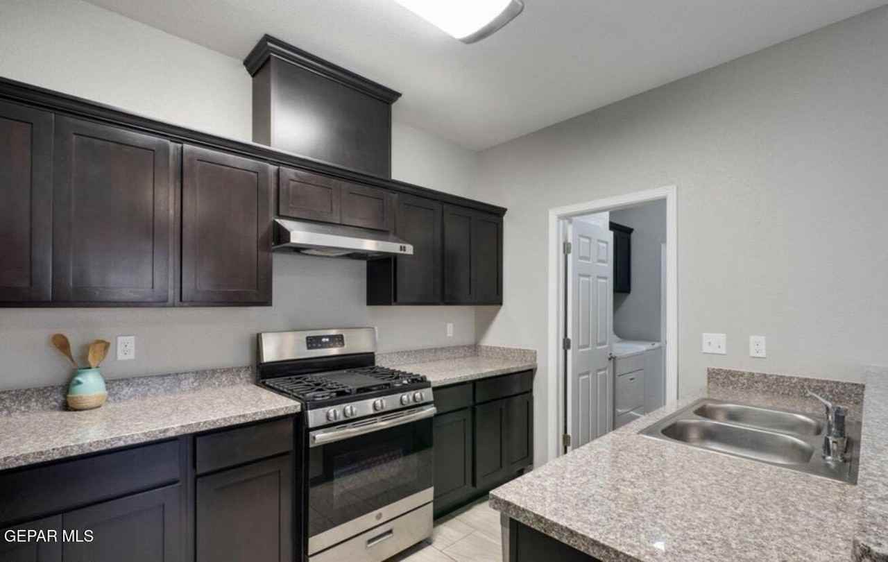 233 Atlantic Rd Apt A - Photo 5 of 12