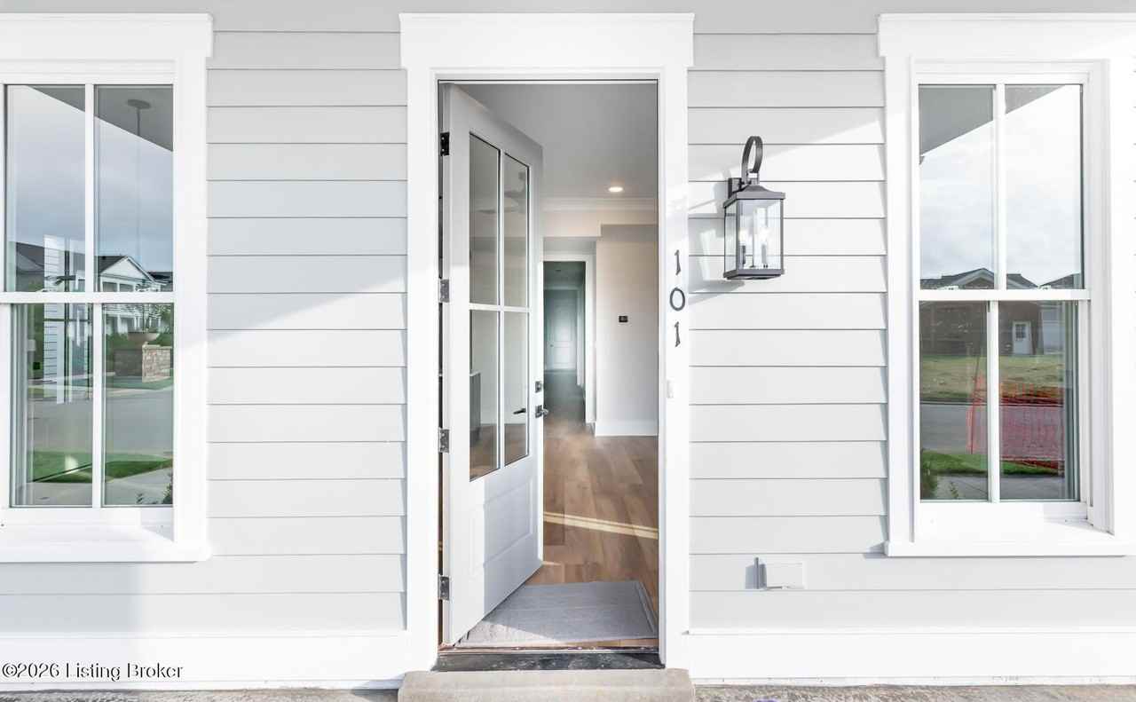 6100 Passionflower Dr Apt 101 - Photo 3 of 31