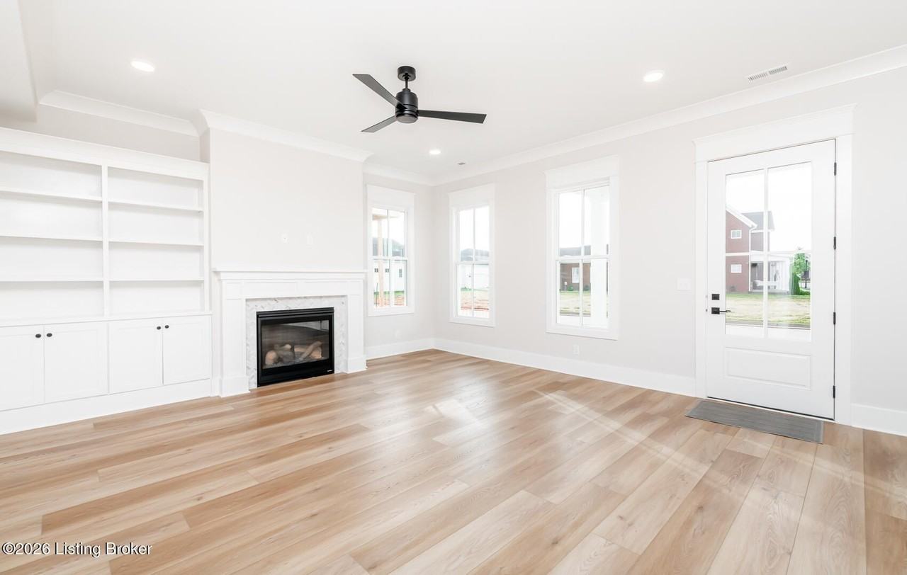 6100 Passionflower Dr Apt 101 - Photo 5 of 31