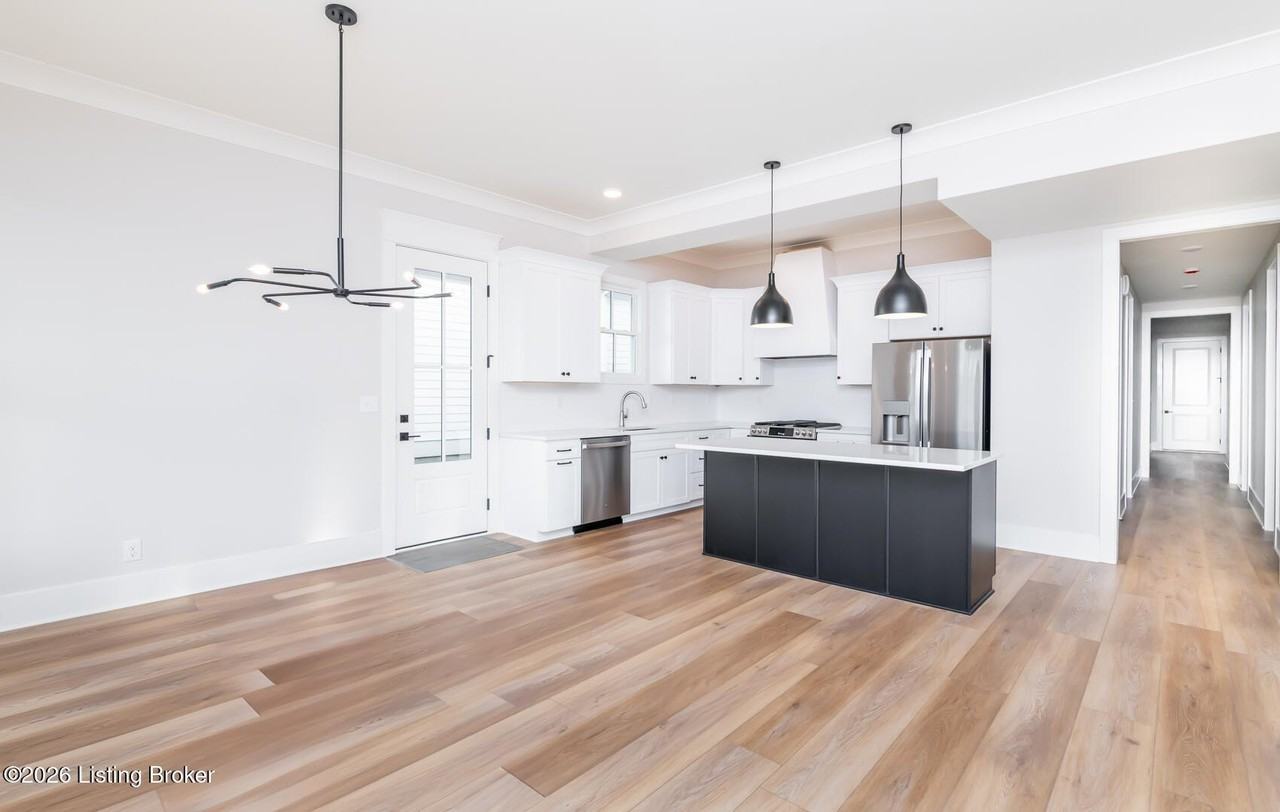 6100 Passionflower Dr Apt 101 - Photo 7 of 31