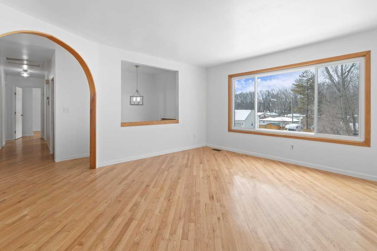 655 Ferndale Ave - Photo 3 of 30