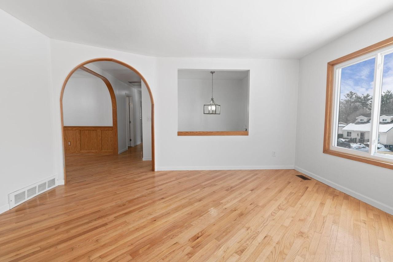 655 Ferndale Ave - Photo 4 of 30