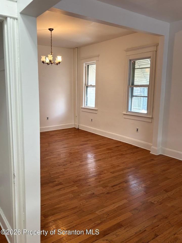 719 Hemlock St - Photo 2 of 19