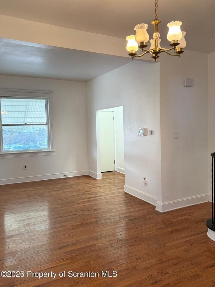 719 Hemlock St - Photo 3 of 19