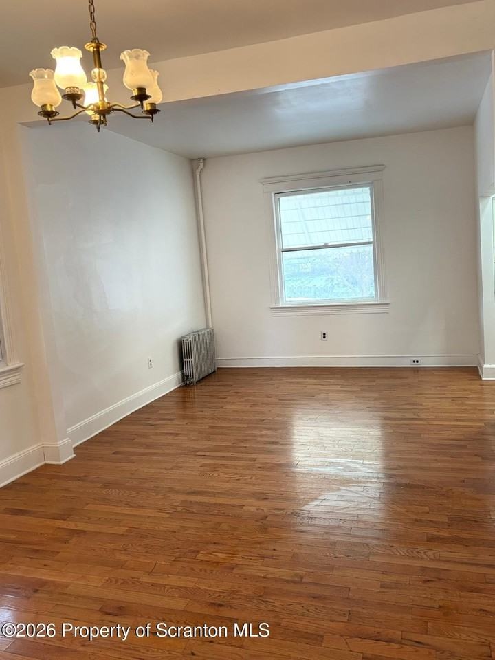 719 Hemlock St - Photo 4 of 19