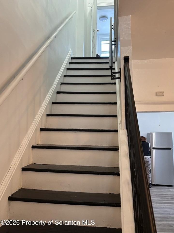 719 Hemlock St - Photo 6 of 19