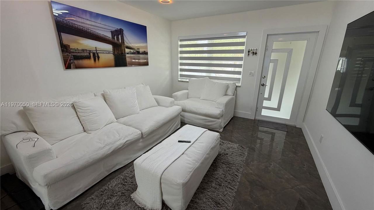 11500 Sw 185th Ter - Photo 2 of 8