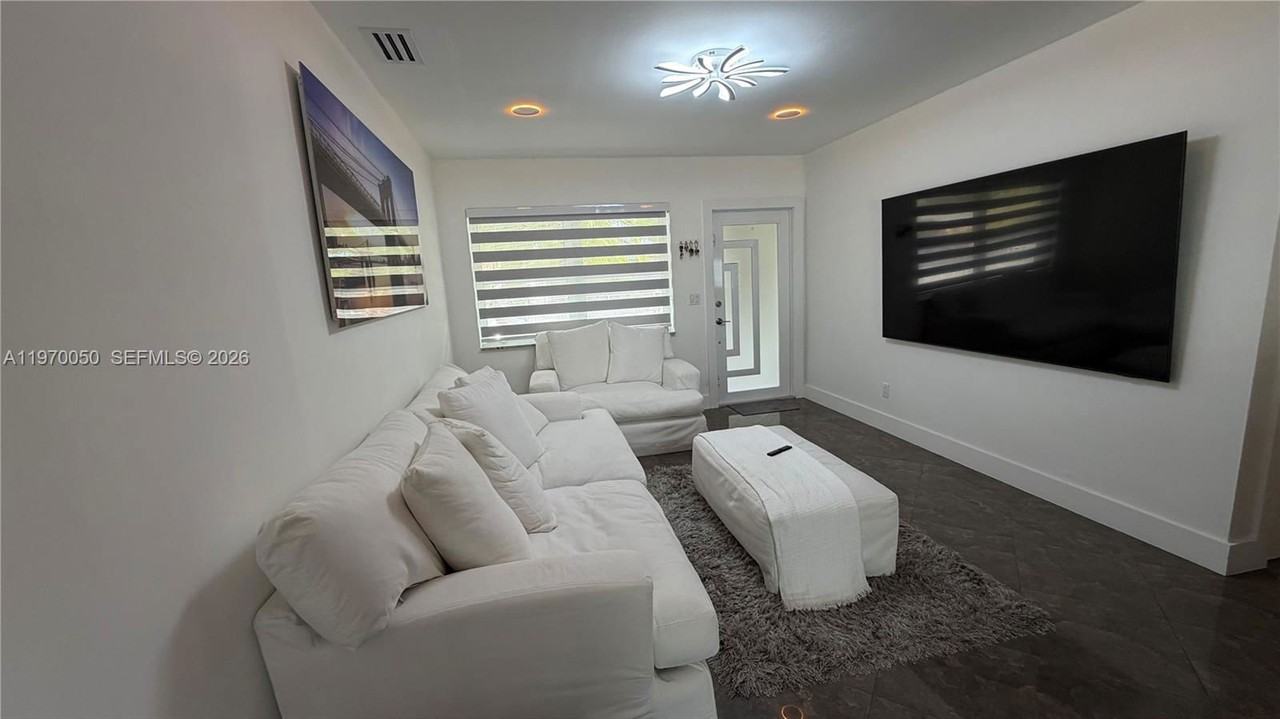 11500 Sw 185th Ter - Photo 3 of 8