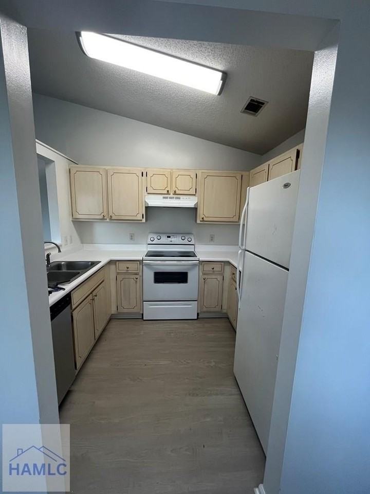 910 Brett Dr Apt 68 - Photo 2 of 7