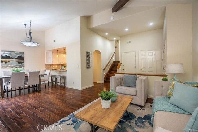 11 Lafayette Ct - Photo 2 of 8