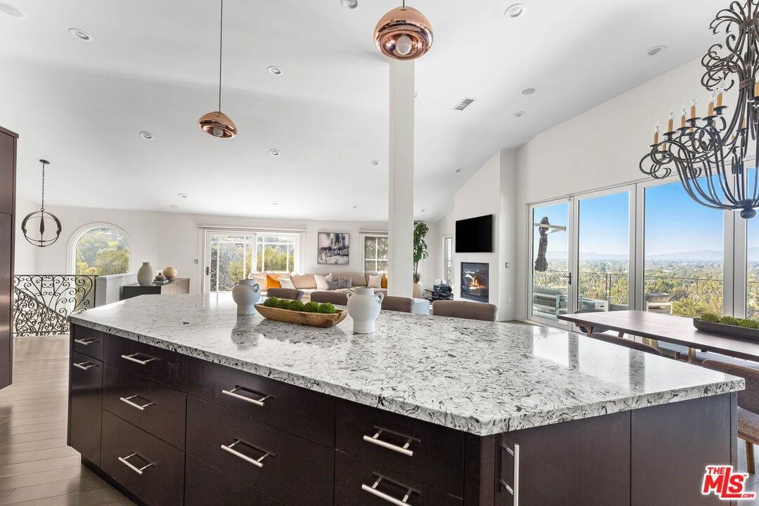 3782 Berry Dr - Photo 4 of 8