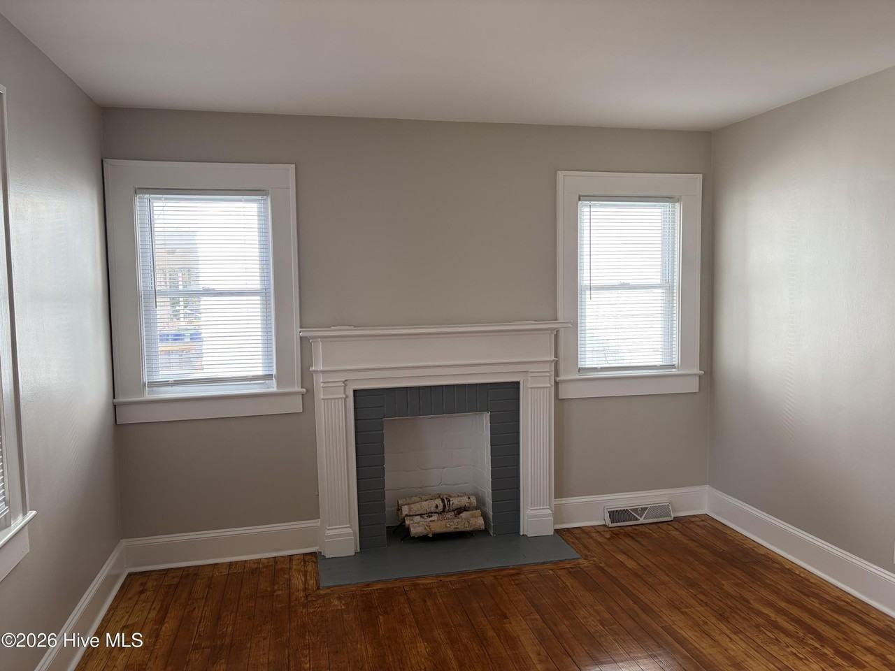 1113 Forbes St - Photo 3 of 11