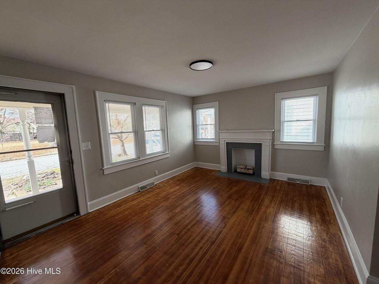 1113 Forbes St - Photo 5 of 11