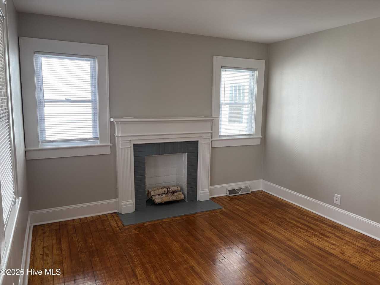 1113 Forbes St - Photo 6 of 11