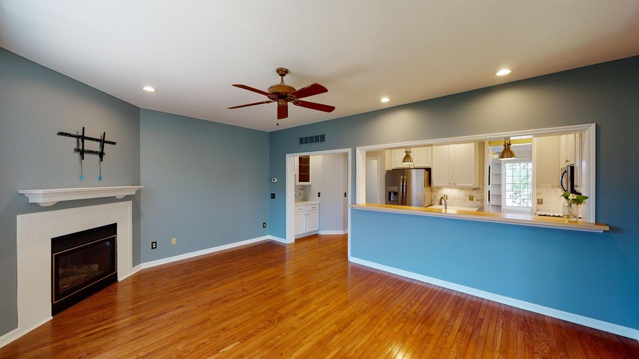 922 Mound St #1 - Photo 4 of 35