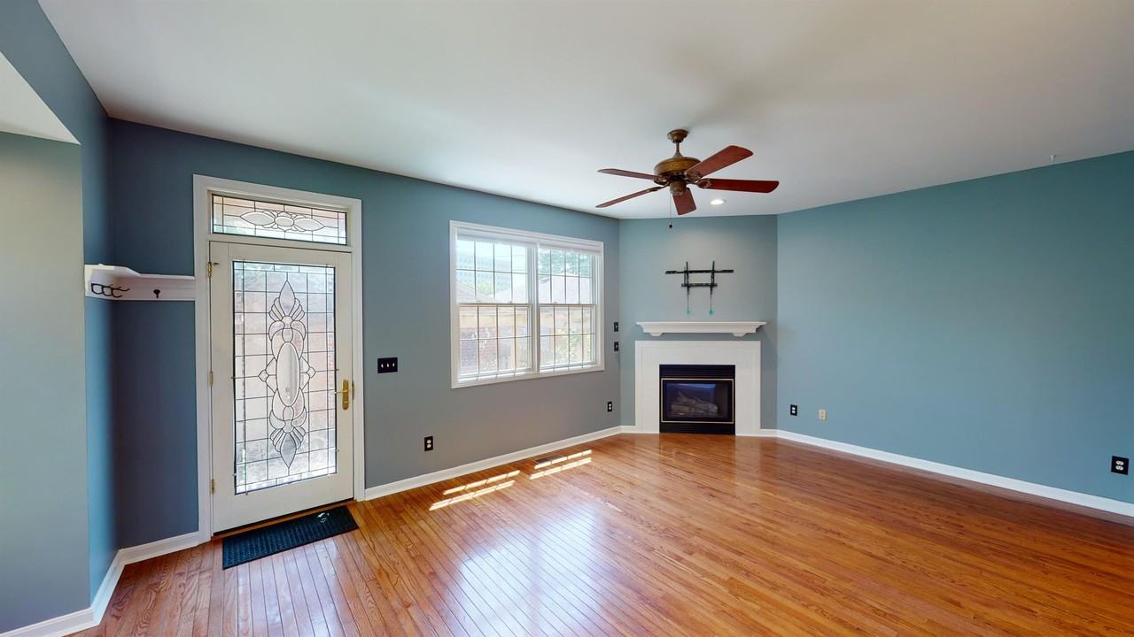 922 Mound St #1 - Photo 5 of 35