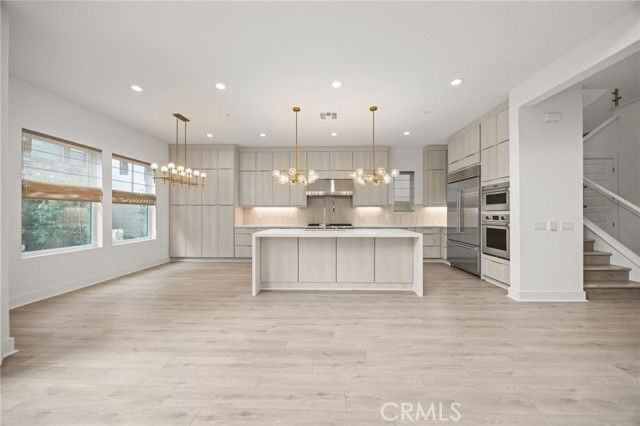 Strata - Photo 3 of 5