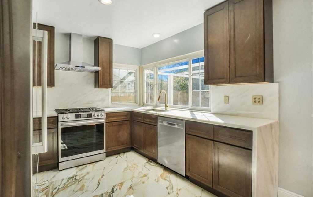 24121 El Tiradore Cir - Photo 3 of 8