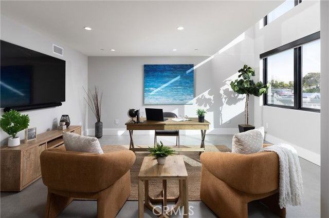 502 W Balboa Blvd - Photo 3 of 8