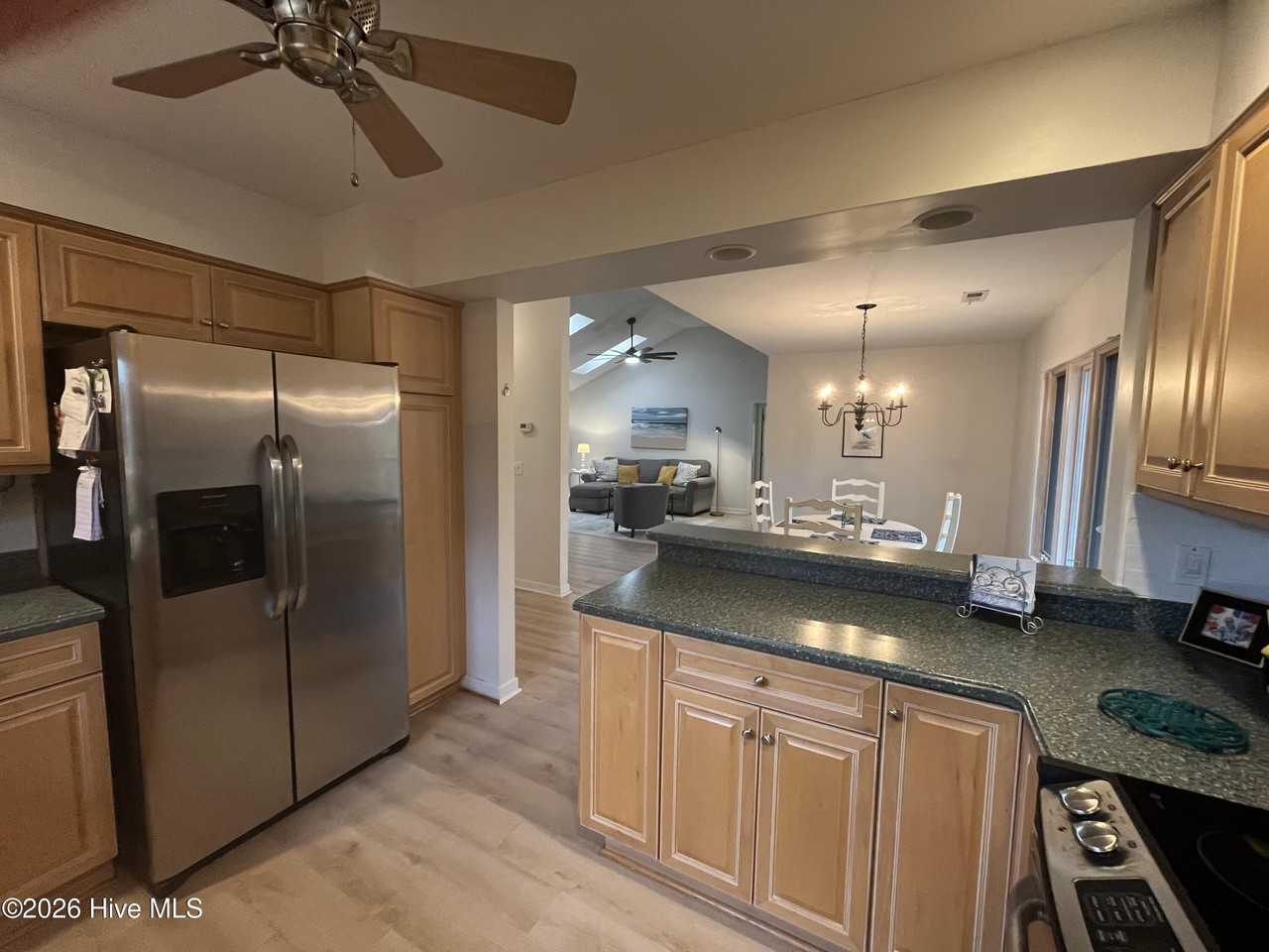 1213 Bayside Cir W - Photo 4 of 34