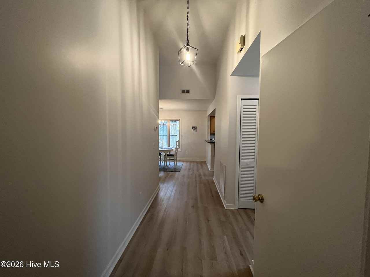 1213 Bayside Cir W - Photo 7 of 34