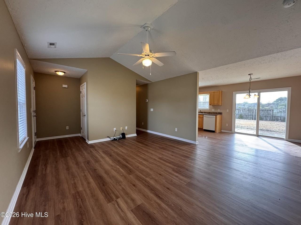 9497 Huckabee Dr Ne - Photo 4 of 22