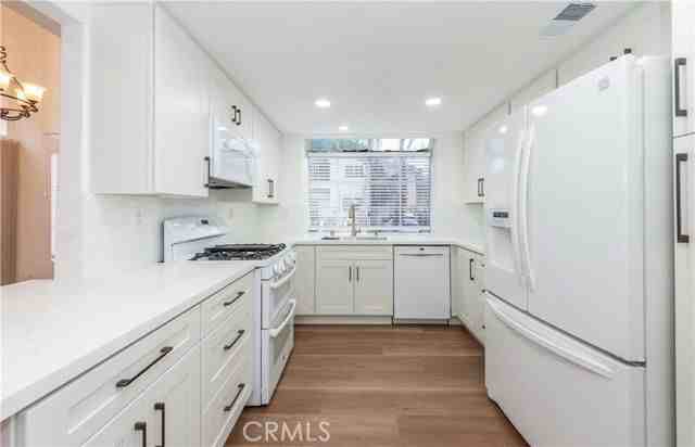 46 Nightingale Dr - Photo 3 of 8