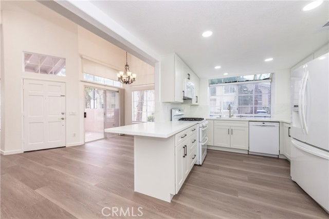 46 Nightingale Dr - Photo 4 of 8