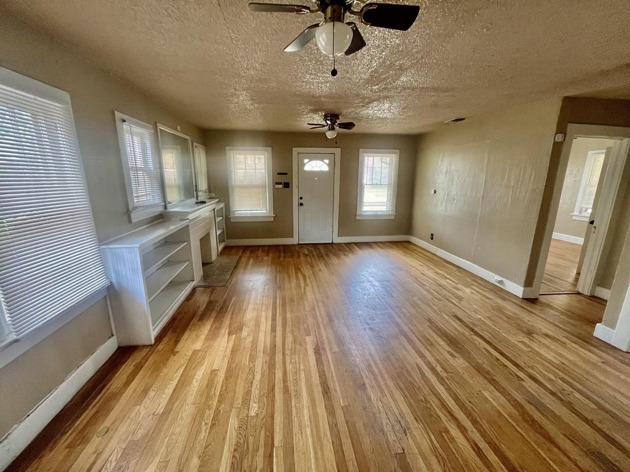 2121 17th St - Photo 2 of 10