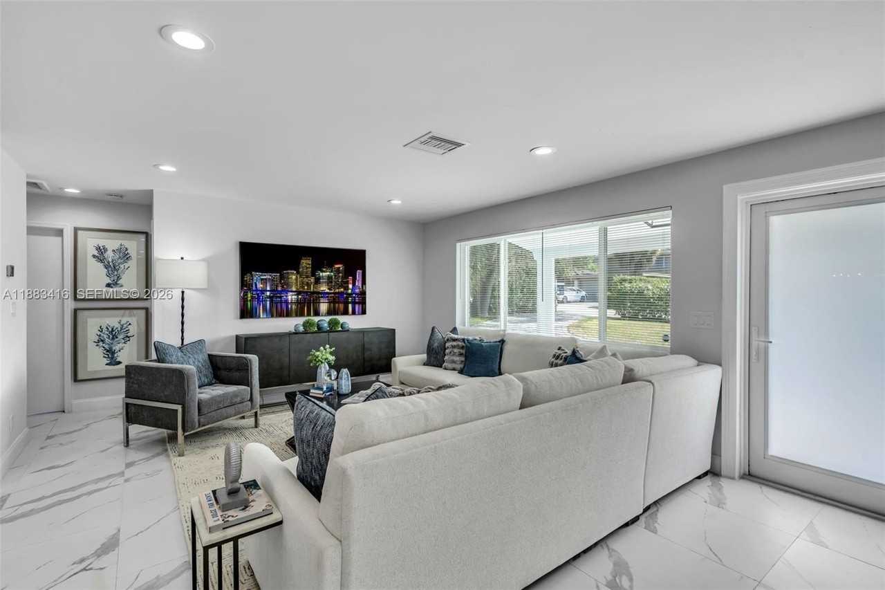 465 Nw 11th St - Photo 2 of 50