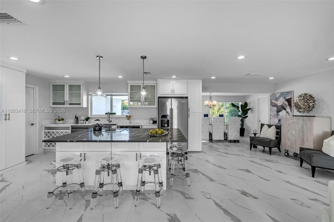 465 Nw 11th St - Photo 4 of 50