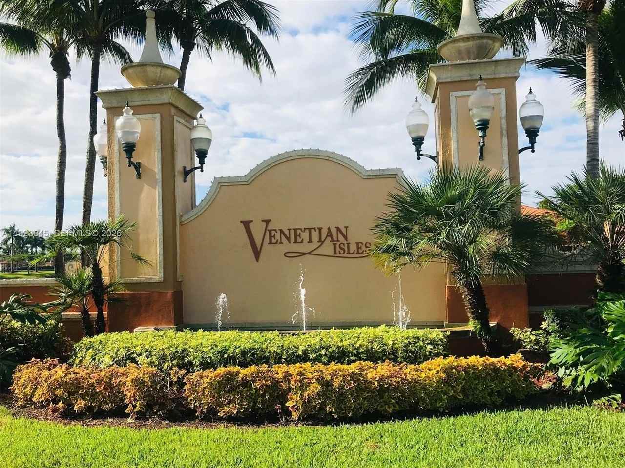 15315 Sw 31st Ter #15315 - Photo 2 of 38