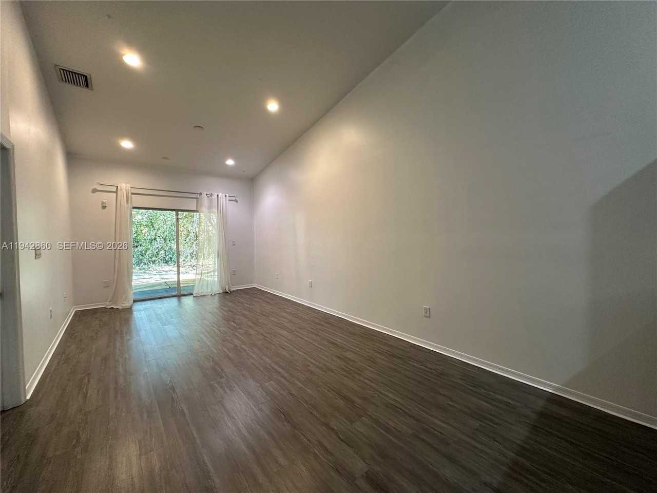 1219 Ne 32nd Ter #1219 - Photo 2 of 12