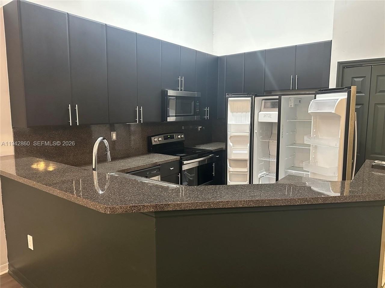 1219 Ne 32nd Ter #1219 - Photo 3 of 12