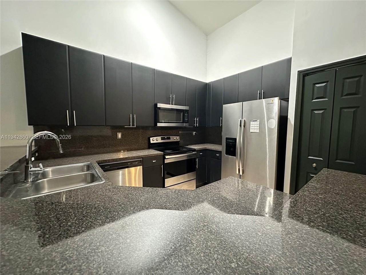 1219 Ne 32nd Ter #1219 - Photo 4 of 12