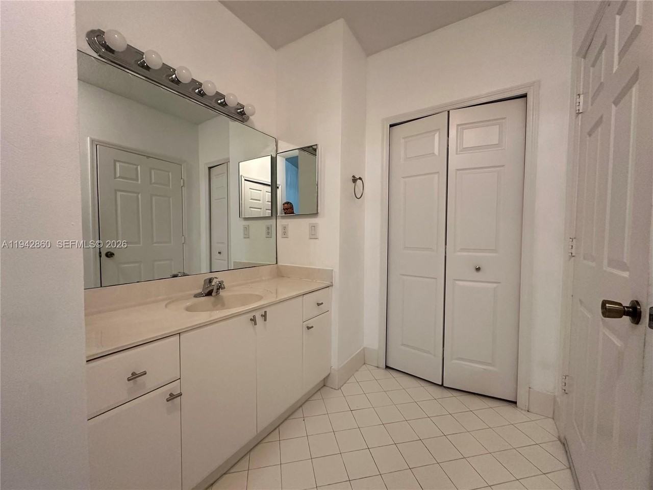 1219 Ne 32nd Ter #1219 - Photo 7 of 12