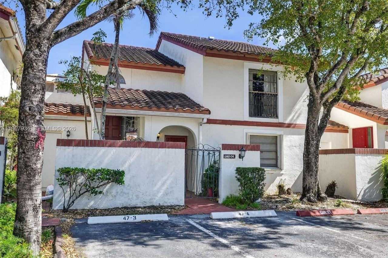 347 Ives Dairy Rd - Photo 2 of 35