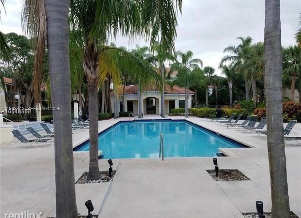 570 S Park Rd #12-6 - Photo 4 of 50