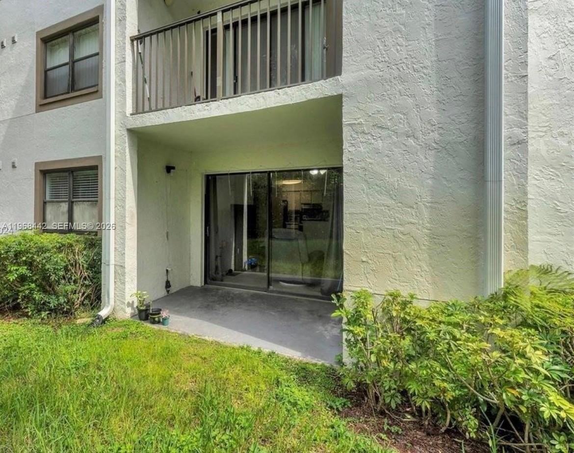 570 S Park Rd #12-6 - Photo 2 of 50