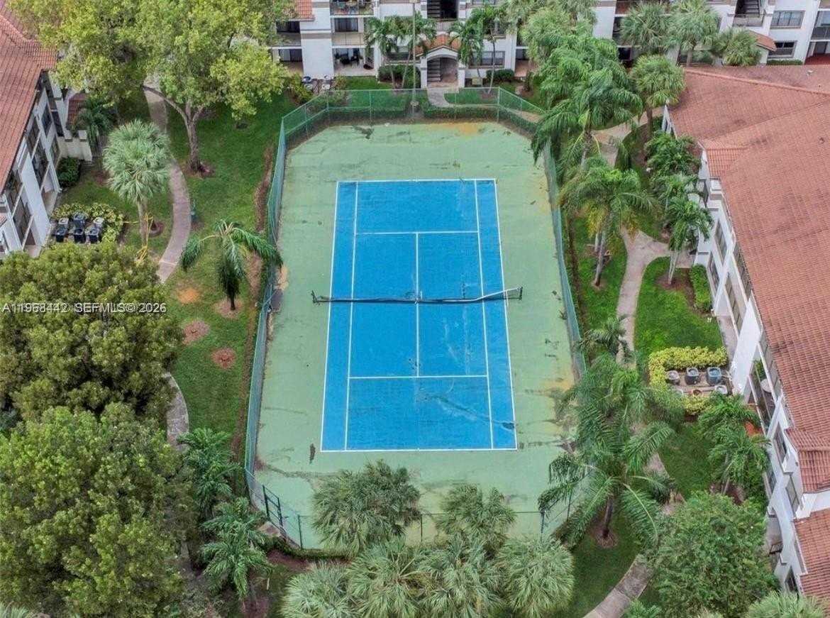 570 S Park Rd #12-6 - Photo 3 of 50