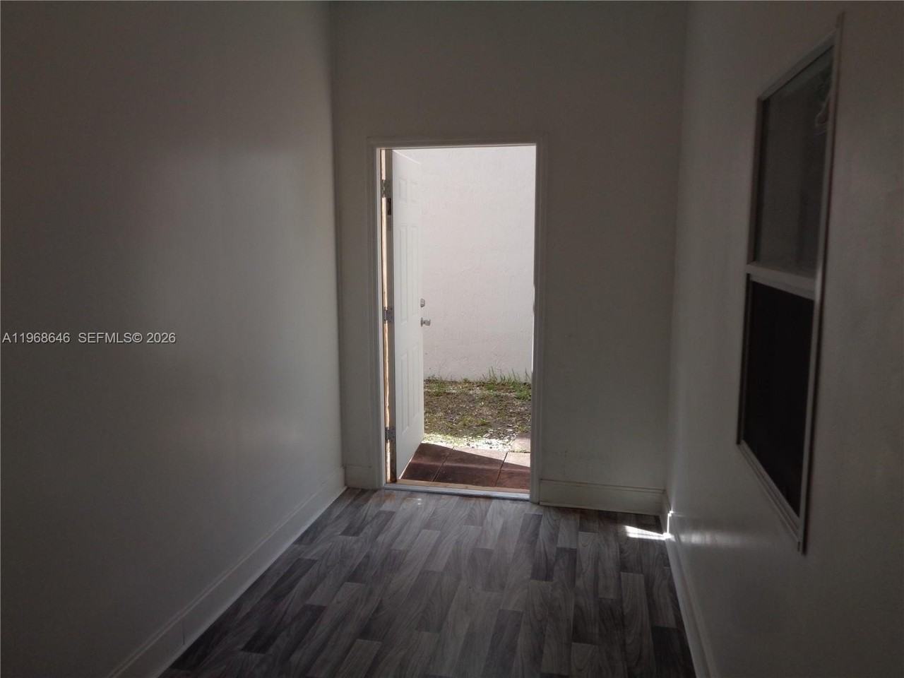 2060 Se 14th St - Photo 7 of 21