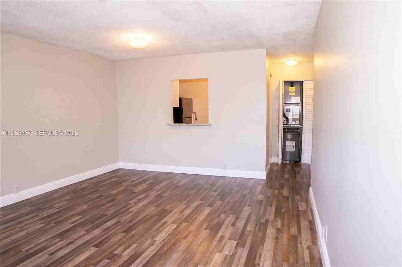 4280 Woodside Dr #15 - Photo 5 of 35