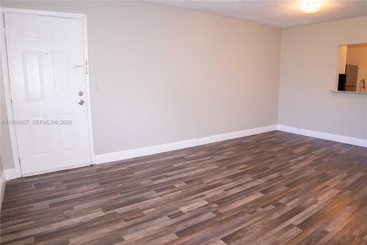 4280 Woodside Dr #15 - Photo 6 of 35