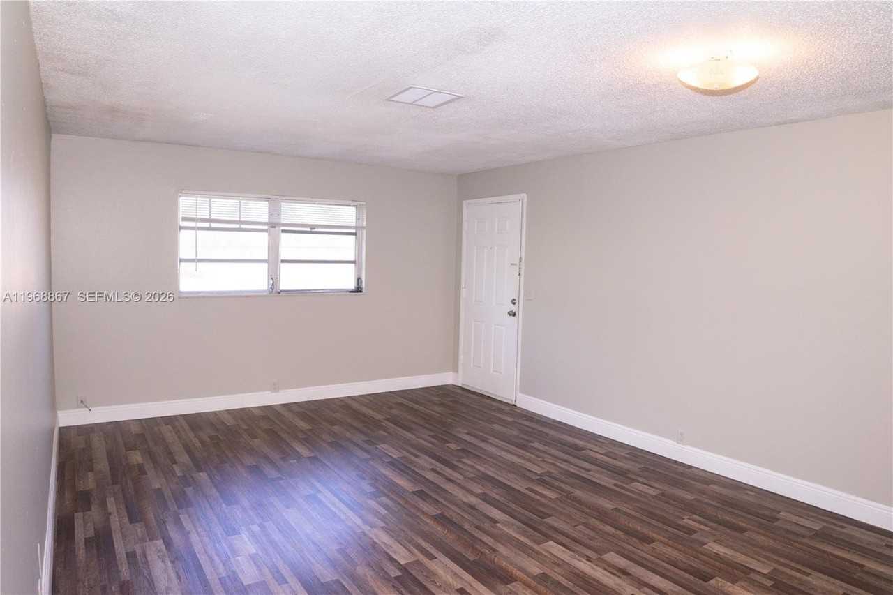 4280 Woodside Dr #15 - Photo 7 of 35