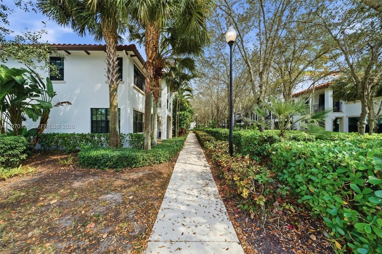 11349 Sw 14th St - Photo 3 of 44