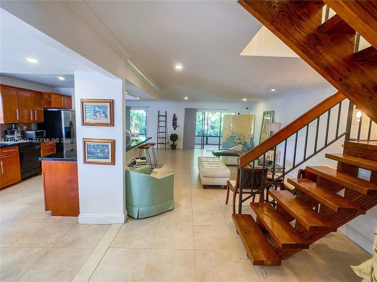 956 Mockingbird Ln #500 - Photo 3 of 32