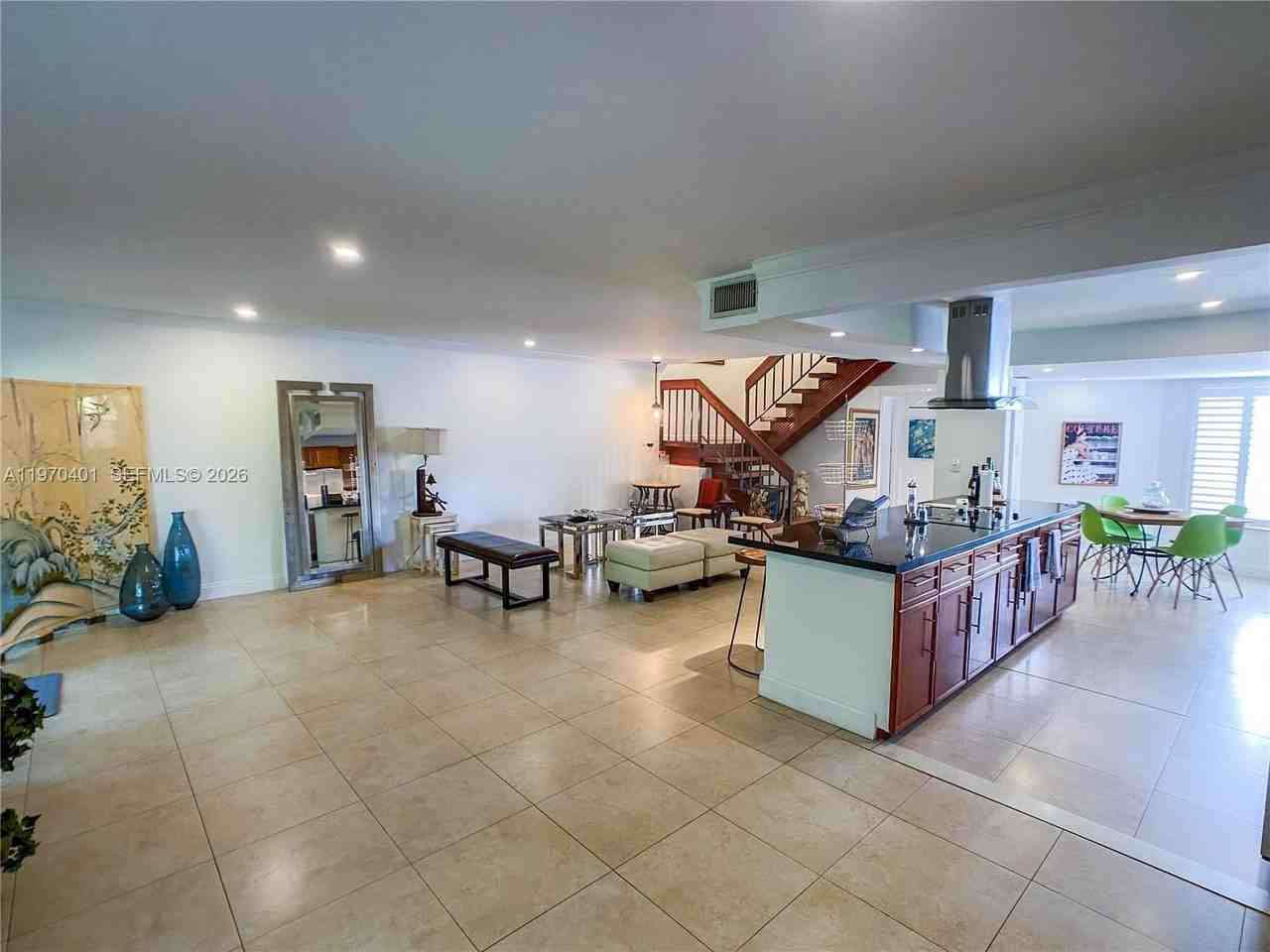 956 Mockingbird Ln #500 - Photo 7 of 32