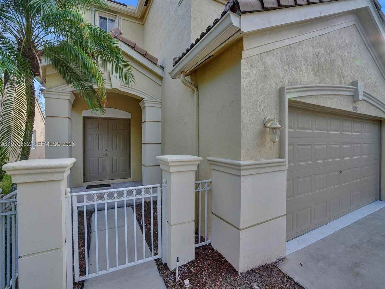 488 Conservation Dr - Photo 2 of 25