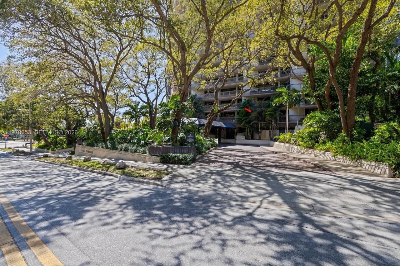 2901 S Bayshore Dr #2H - Photo 6 of 26